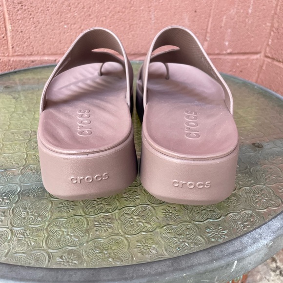 New Crocs Getaway Toe Loop Waterproof Platform Sandals Size 9 - Picture 8 of 10